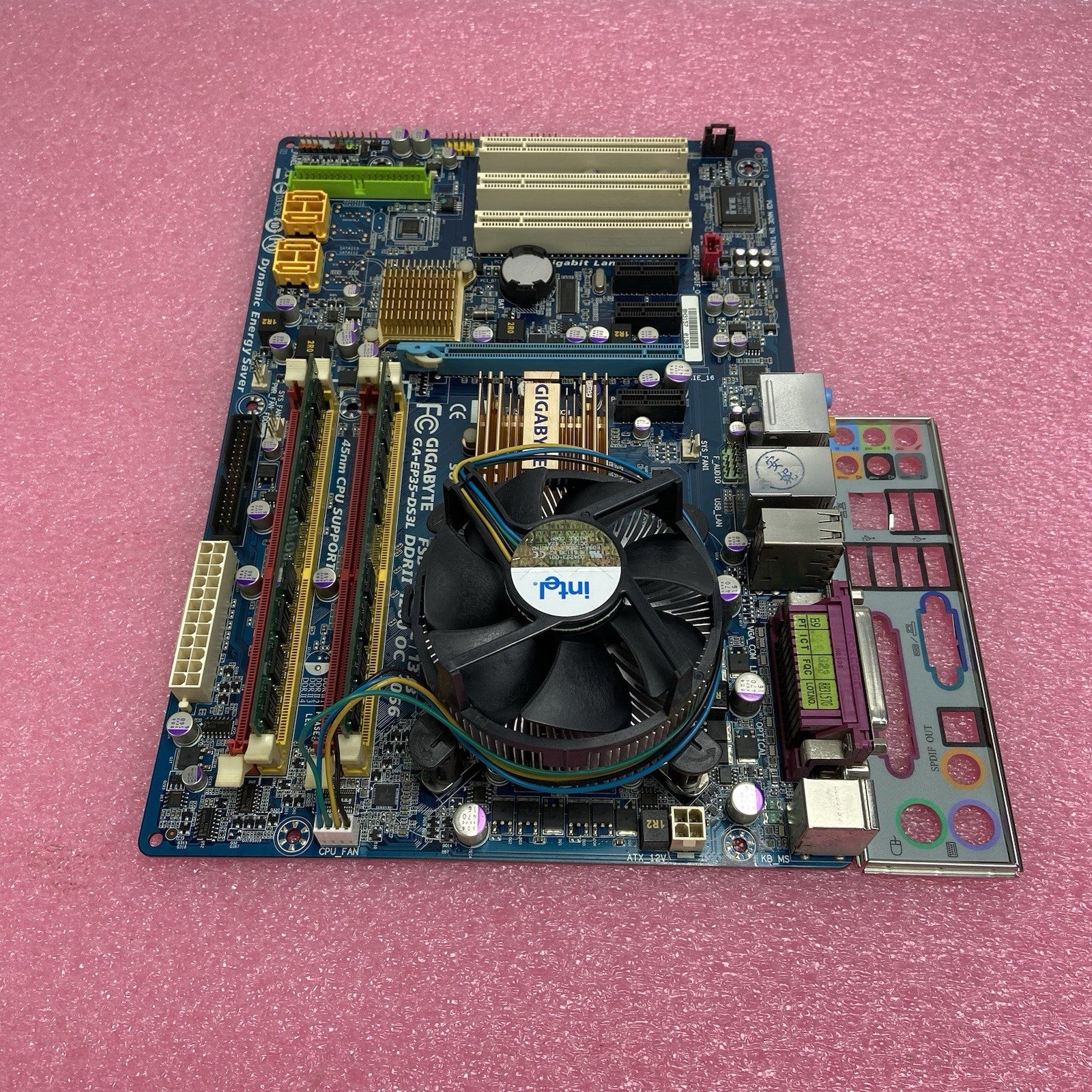 Gigabyte EP35-DS3L Motherboard Intel Core 2 Quad Q6600 2.4GHz 2GB RAM w/Shield3