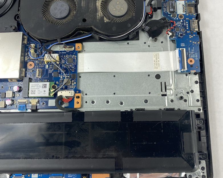 Lenovo Legion Y520-15IKBM 15.6" i7-7700HQ 2.80GHz 16GB RAM RTX 1060 No SSD/OS/AC