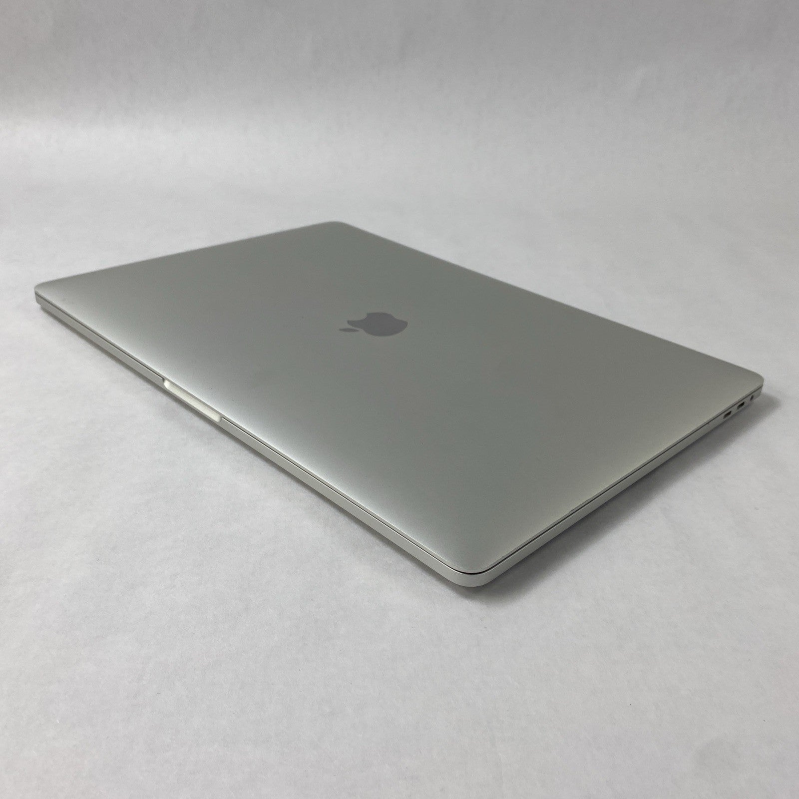 Apple MacBook Pro A1707 2016 Retina 15" 2.6GHz i7 16GB RAM 250GB SSD os12.7.610