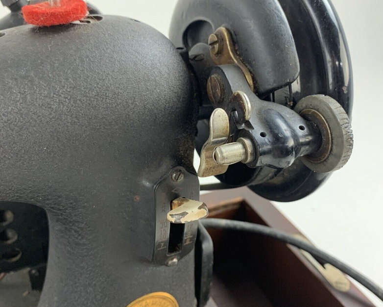 Singer Sewing Machine 15-7 Powers On Motor Runs Dried Belts