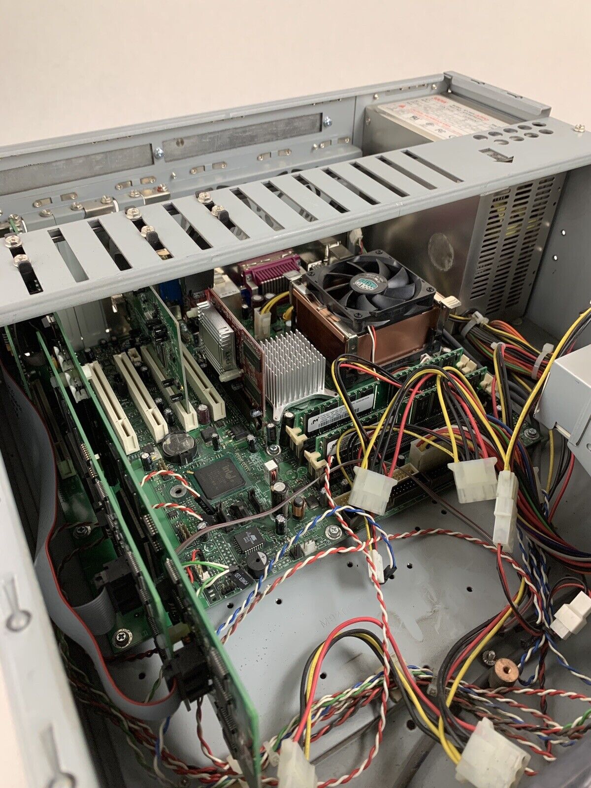 American Dynamics DV16000 Intellex D865GBF Pentium 4 2.8GHz 512Mhz Ram NO HDD/OS