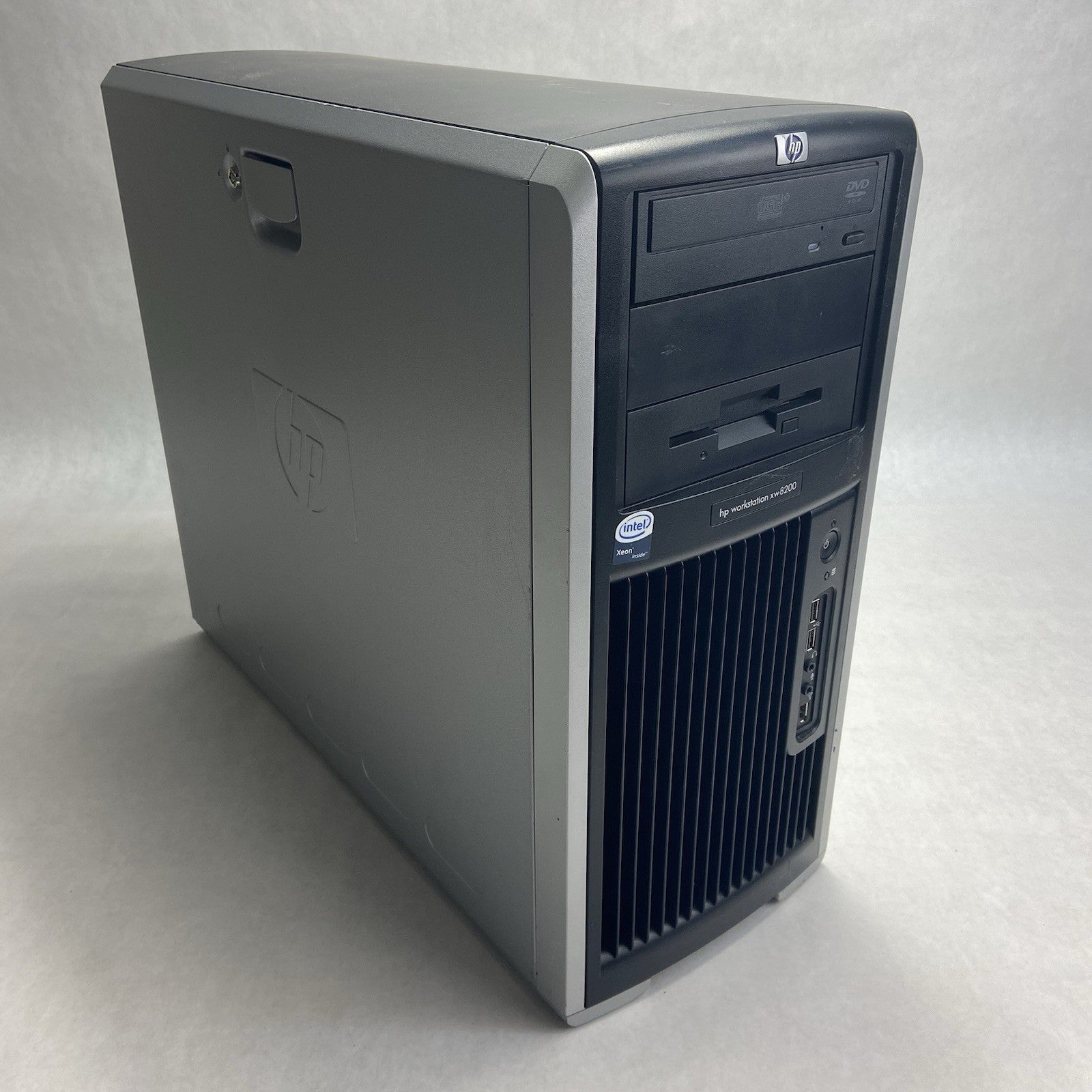 HP Workstation xw8200 MT 2x Intel Xeon 3.2GHz 3GB RAM No HDD No OS Quadro NVS 280