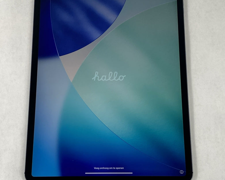 Apple iPad Pro 3rd Gen 12.9" A2014 64 GB Space Gray IOS 26.1