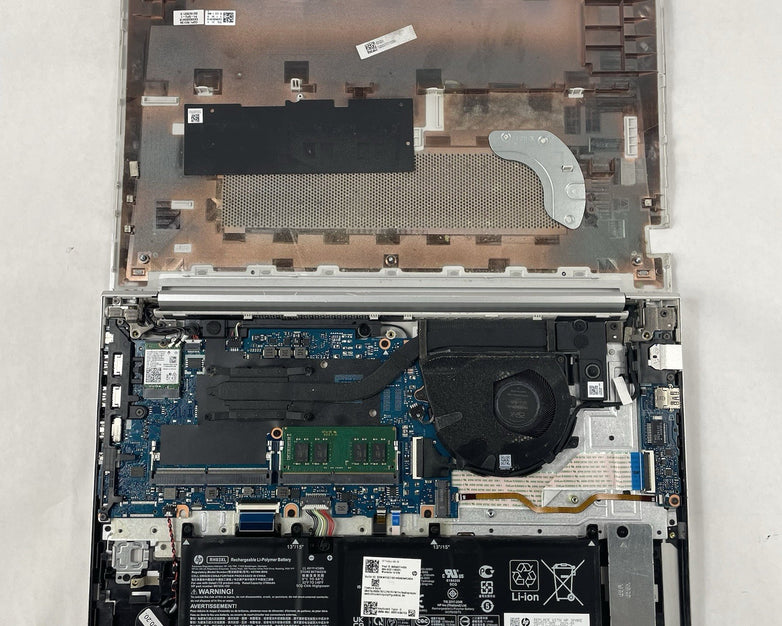 HP ProBook 450 G8 15.6" i5-1135G7 2.40 GHz 8 GB RAM No SSD/OS/AC - Bad Bottom