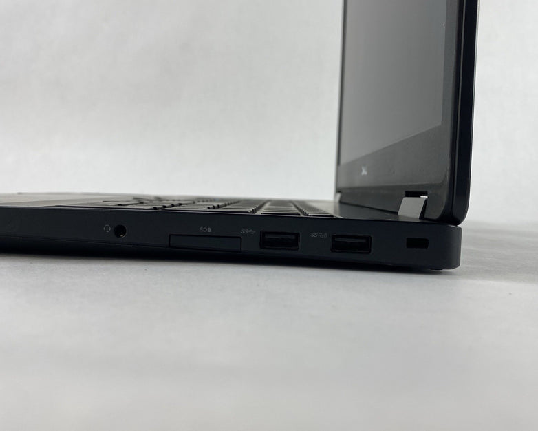 Dell Latitude E5570 15.6" i5-6300U 2.4GHz 8GB RAM No SSD/OS/AC - READ
