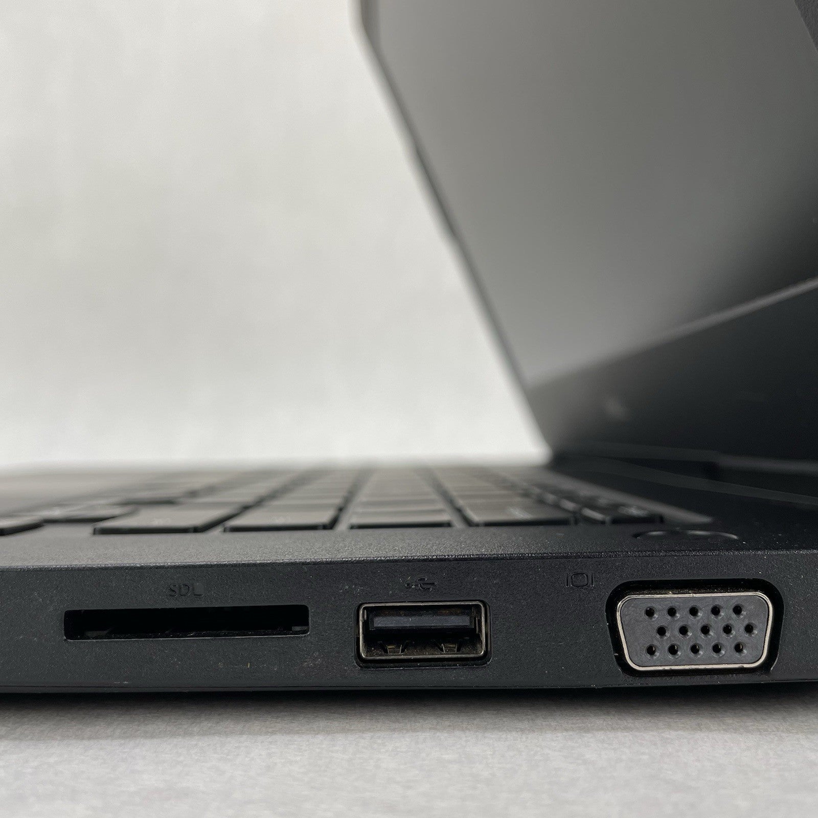 Dell Latitude 3480 14" i5-6200U 2.30 GHz 8 GB RAM No SSD/OS/AC6