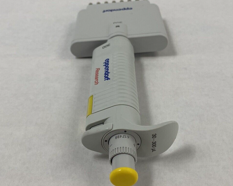 Eppendorf Research 300 30-300 uL 8-Channel Multichannel Manual Pipette