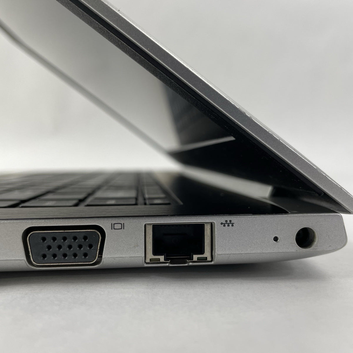 HP mt21 Client 14" Celeron 3867U 1.80 GHz 8 GB RAM No SSD/OS/AC - Hinge Cover7