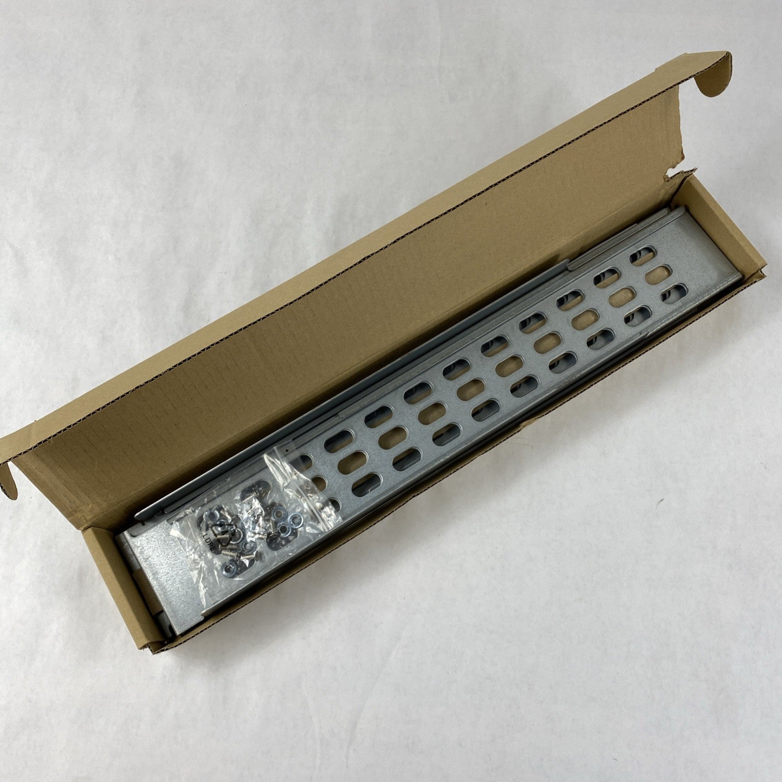 APC 0M-756H Sliding Rail Kit Smart-UPS Left 870-1250B and Right 870-1251B4