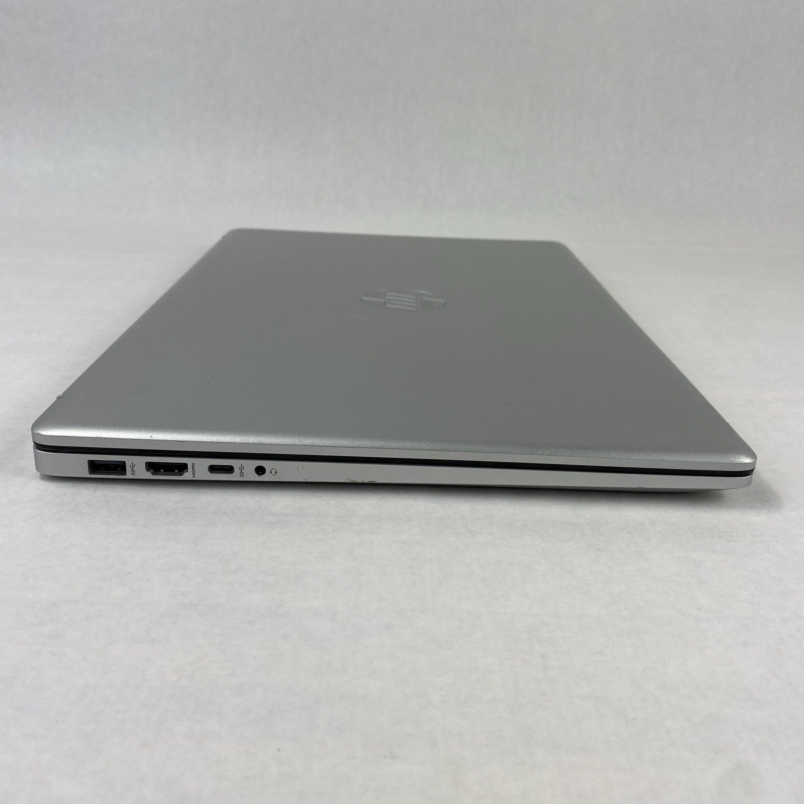 HP Laptop 17-cp1035cl AMD Ryzen 5 5625U 2.30 GHz 16 GB 17.3" No HDD No OS