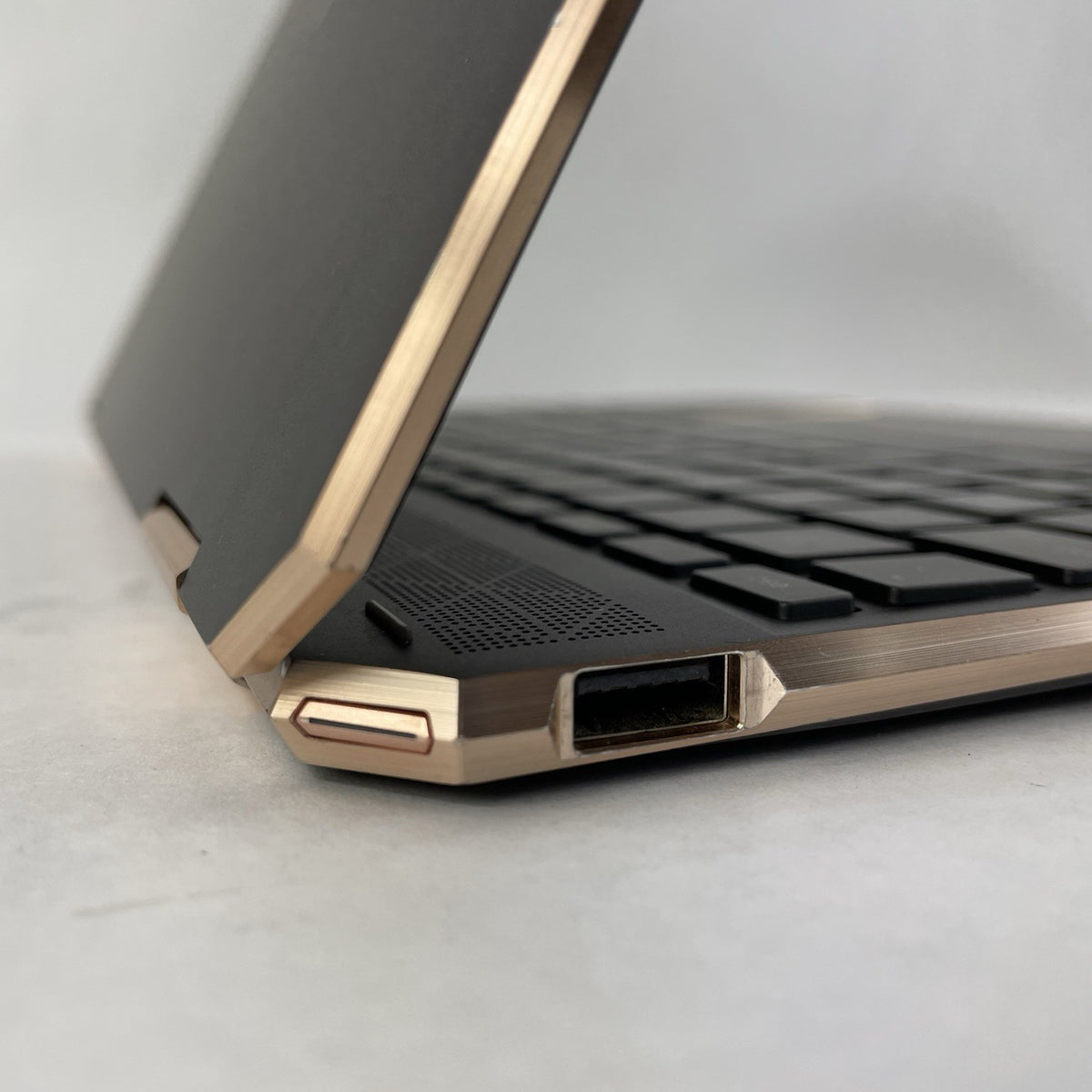 HP Spectre x360 13.3" i7-8565U 1.80 GHz 8 GB RAM No SSD/OS/AC/Batt - READ5