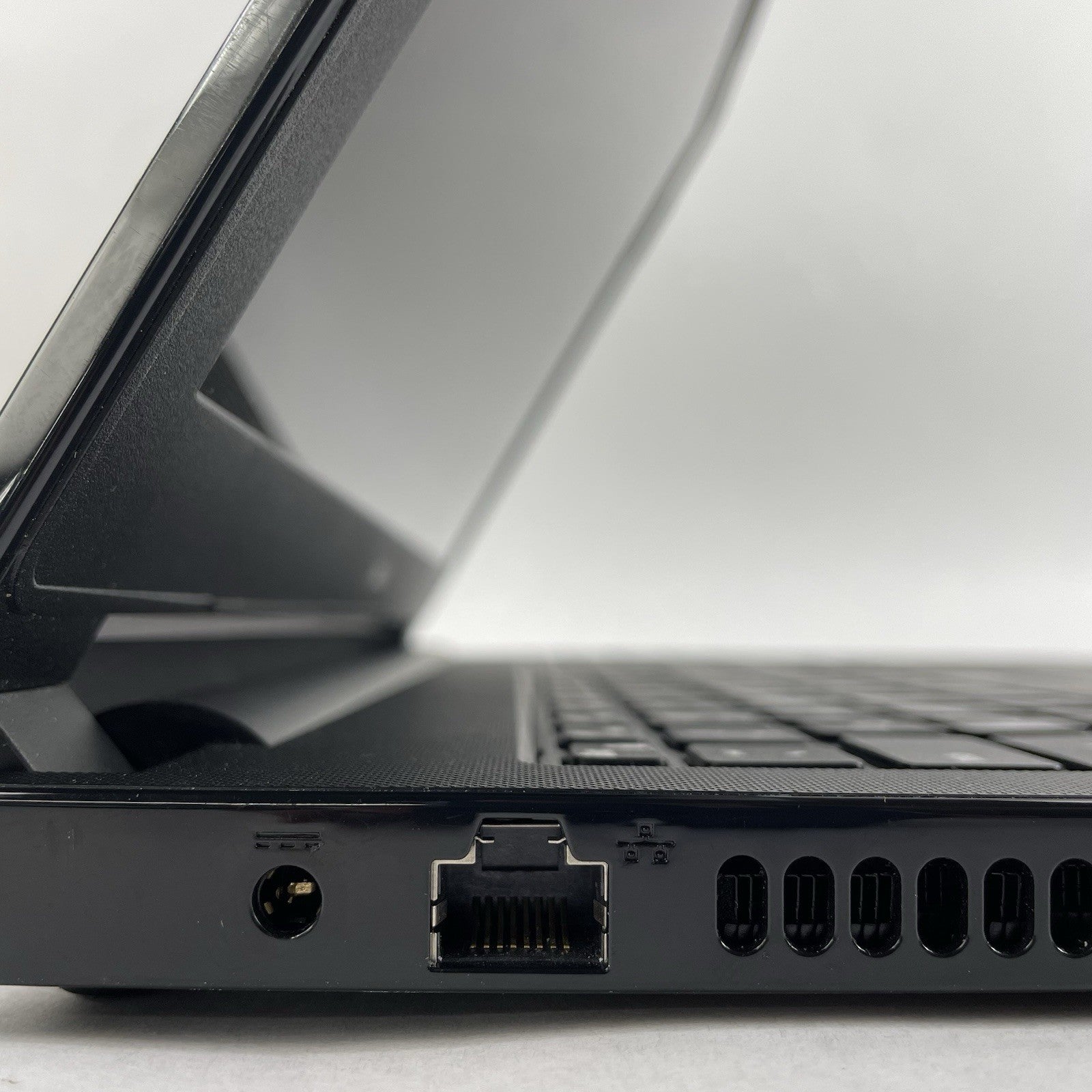 Dell Inspiron 5566 15.6" i5-7200U 2.50 GHz 8 GB RAM No SSD/OS/AC/Batt - Bad USB6