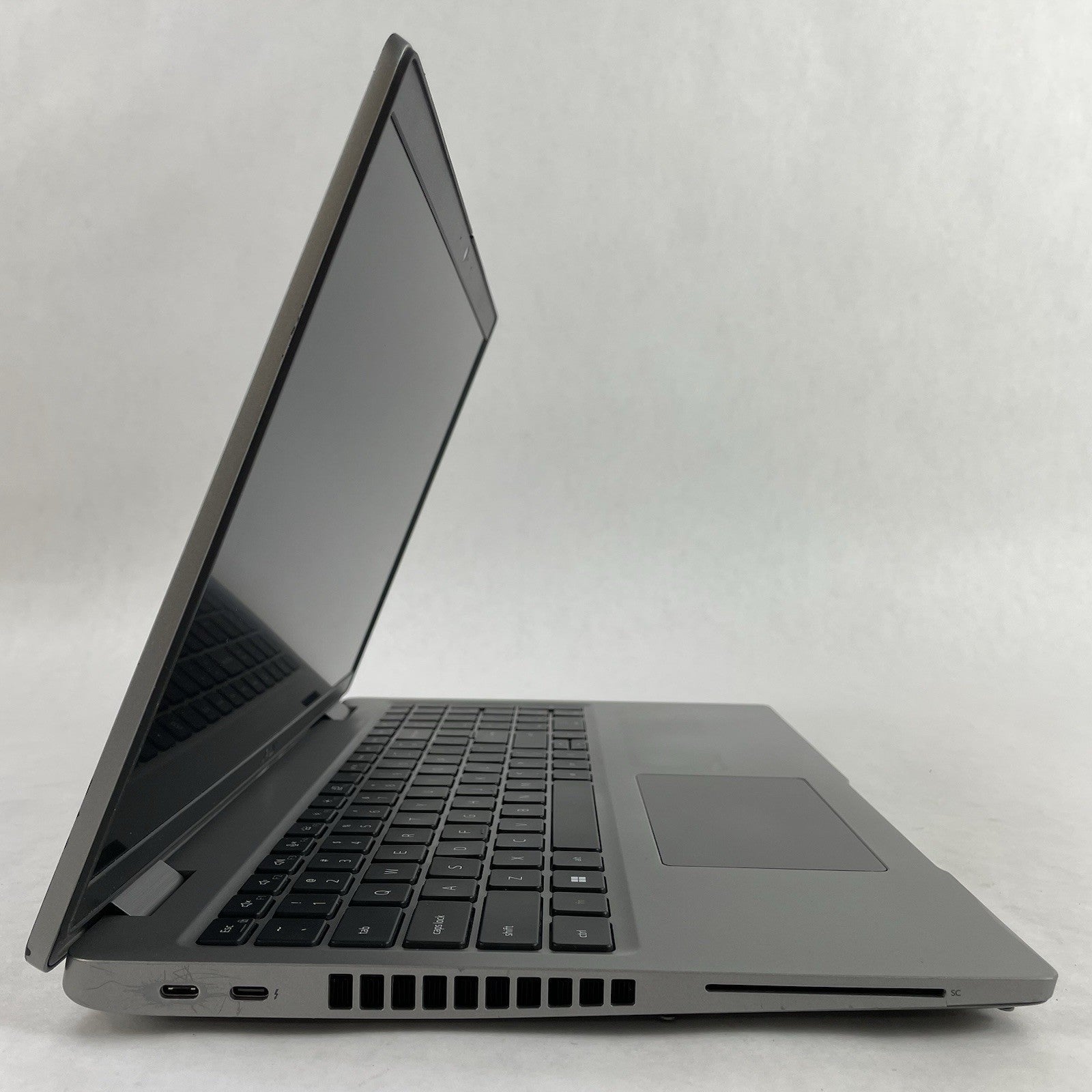 Dell Latitude 5530 15.6" i5-1245U 3.96 GHz 16 GB RAM No SSD/OS/AC - Bad Edge4
