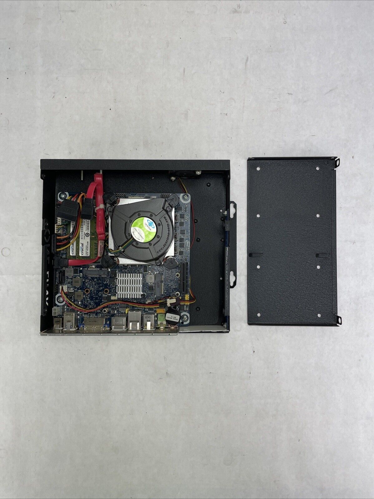 Intel DH61AG Media PC Intel Core i3-3220 3.3GHz 4GB RAM No HDD No OS