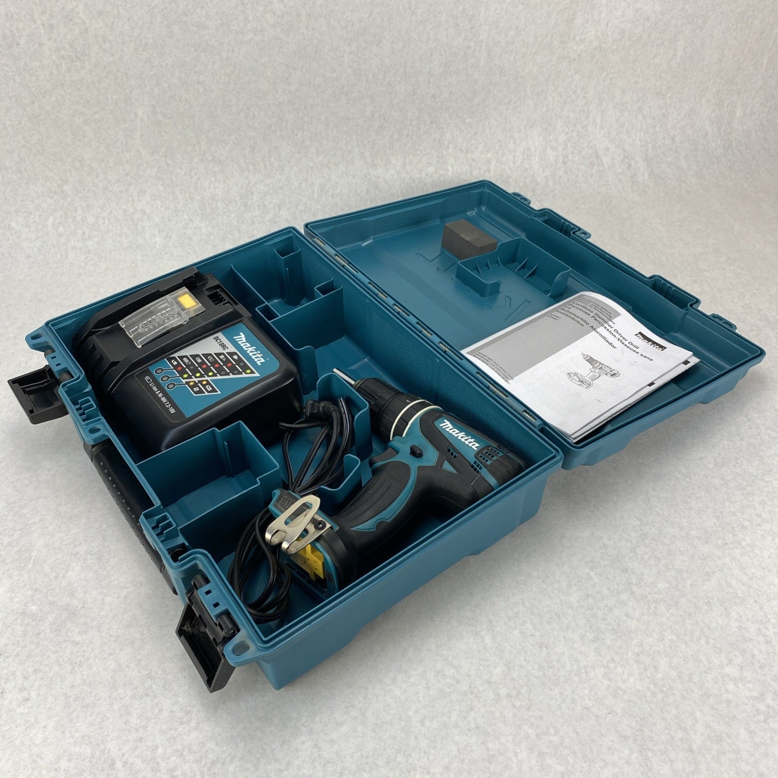 Makita XPH01 Cordless Hammer Driver Drill With Charger and Case - No Battery0