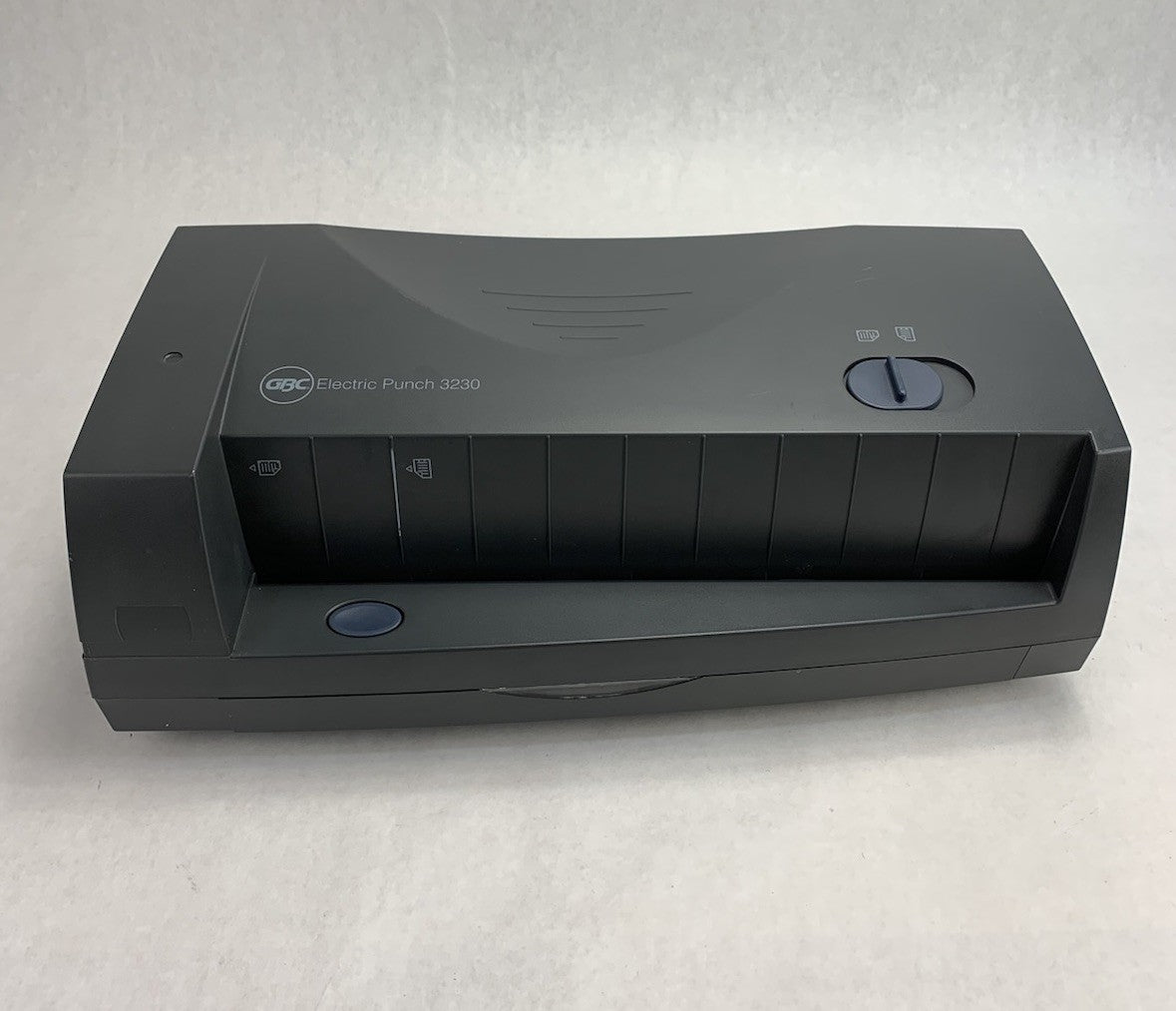 GBC Electric Punch 3230 - Tested1