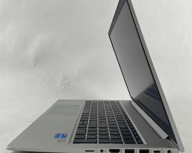 HP ProBook 450 G8 15.6" i5-1135G7 2.40 GHz 8 GB RAM No SSD/OS/AC - Bad Bottom