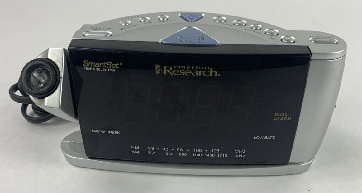 Emerson Research SmartSet CKS3516 Time Projector Alarm Clock Radio1