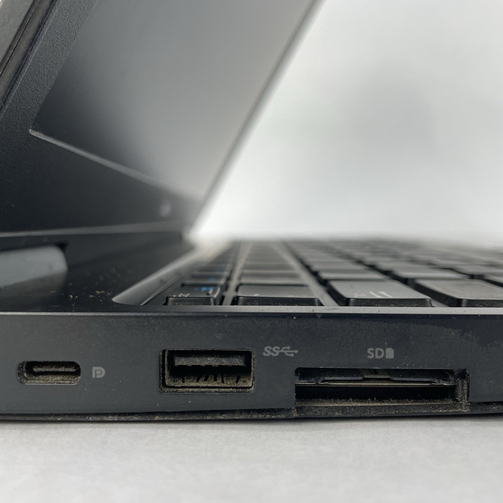 Dell Latitude 5580 15.6" i5-7300U 2.60 GHz 8 GB RAM No SSD/OS6