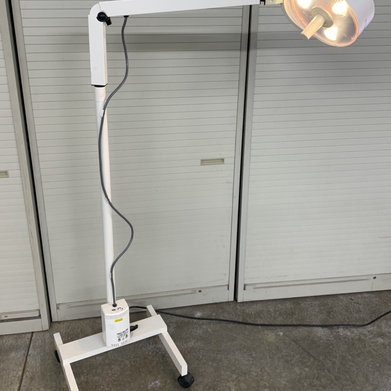 Welch Allyn Model 44200 Procedure Light with Mobile Floor Stand Powers On