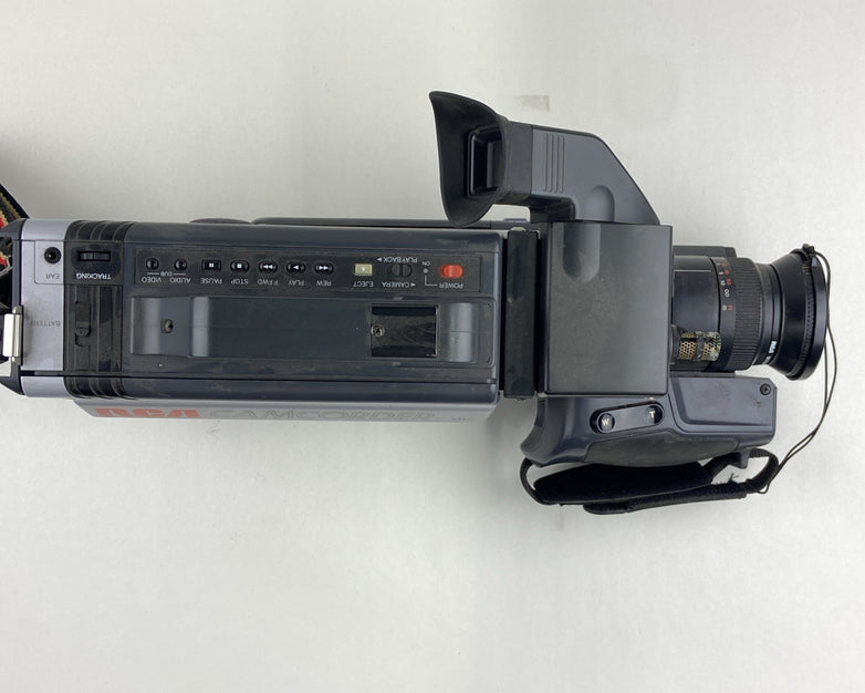 RCA CC320 - Pro Edit VHS HQ Camcorder w/Battery, Adapter, & Case