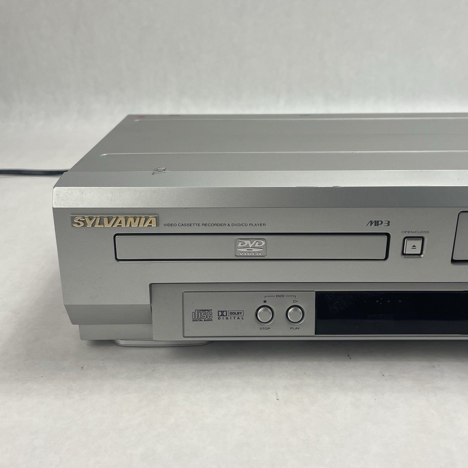Sylvania SSD803 Video Cassette Recorder & DVD/ CD Player No Remote Tested2