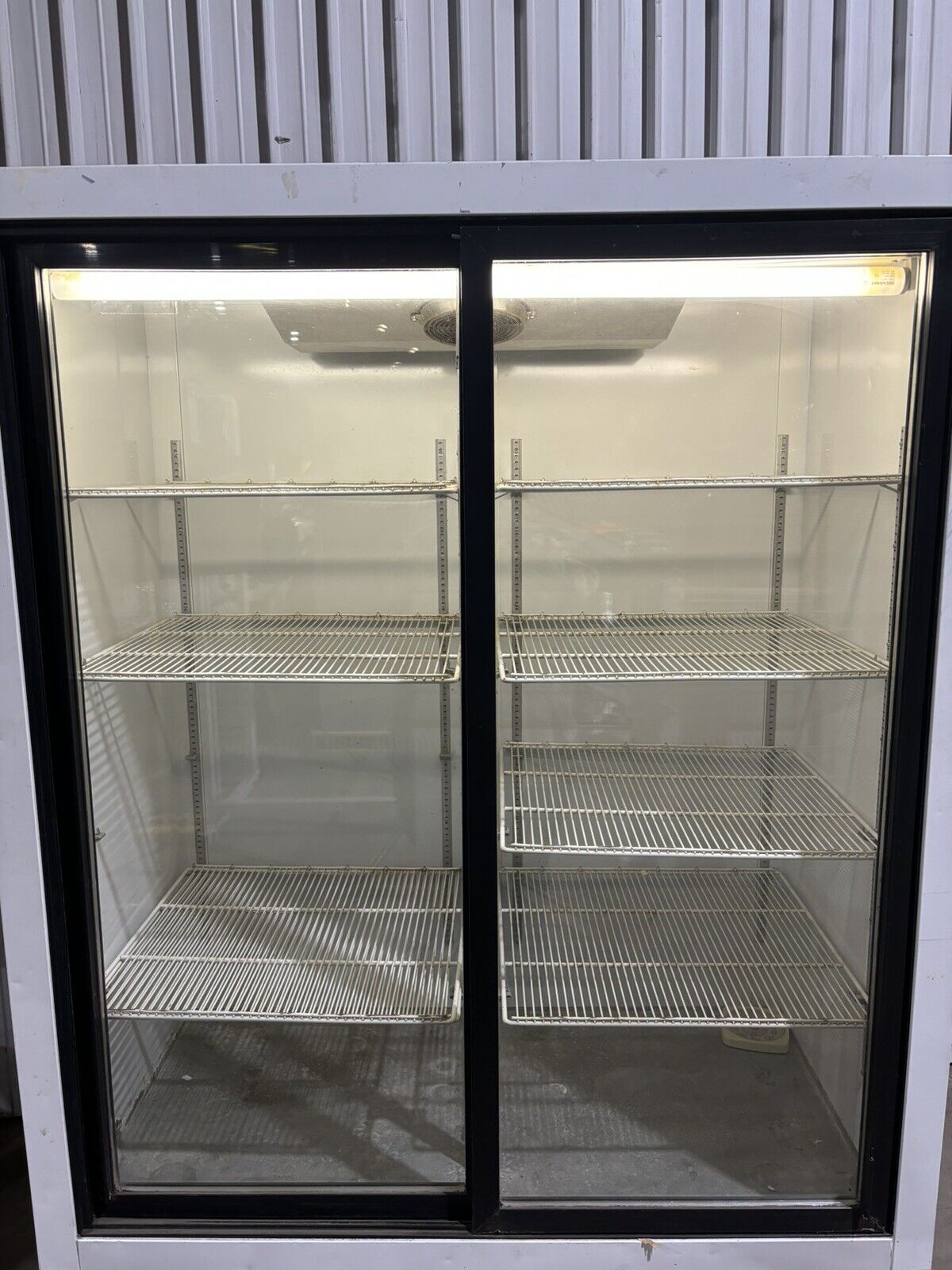 General Refrigeration RSL 40 GC 010 115V 9.5A  10 Oz Charge Powers Snapple