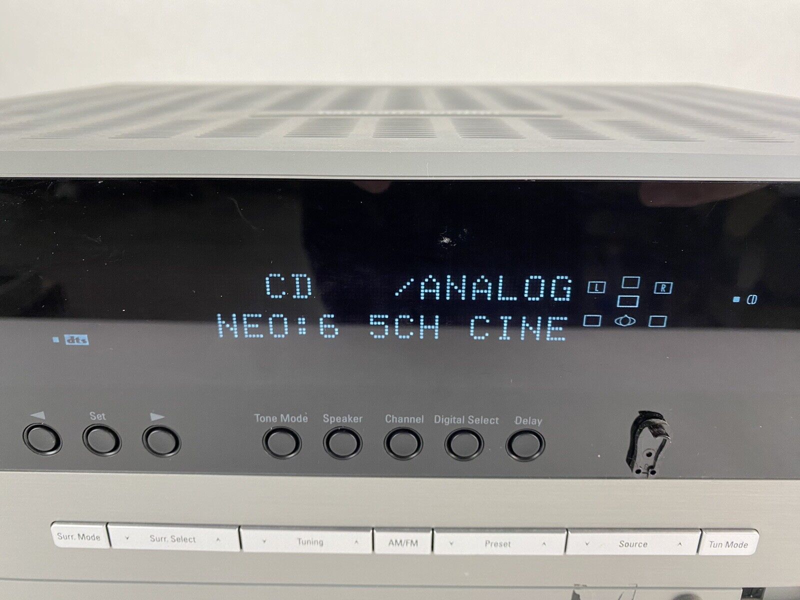 For Parts or Repair Harman Kardon AVR 145 AV Surround Receiver No Remote