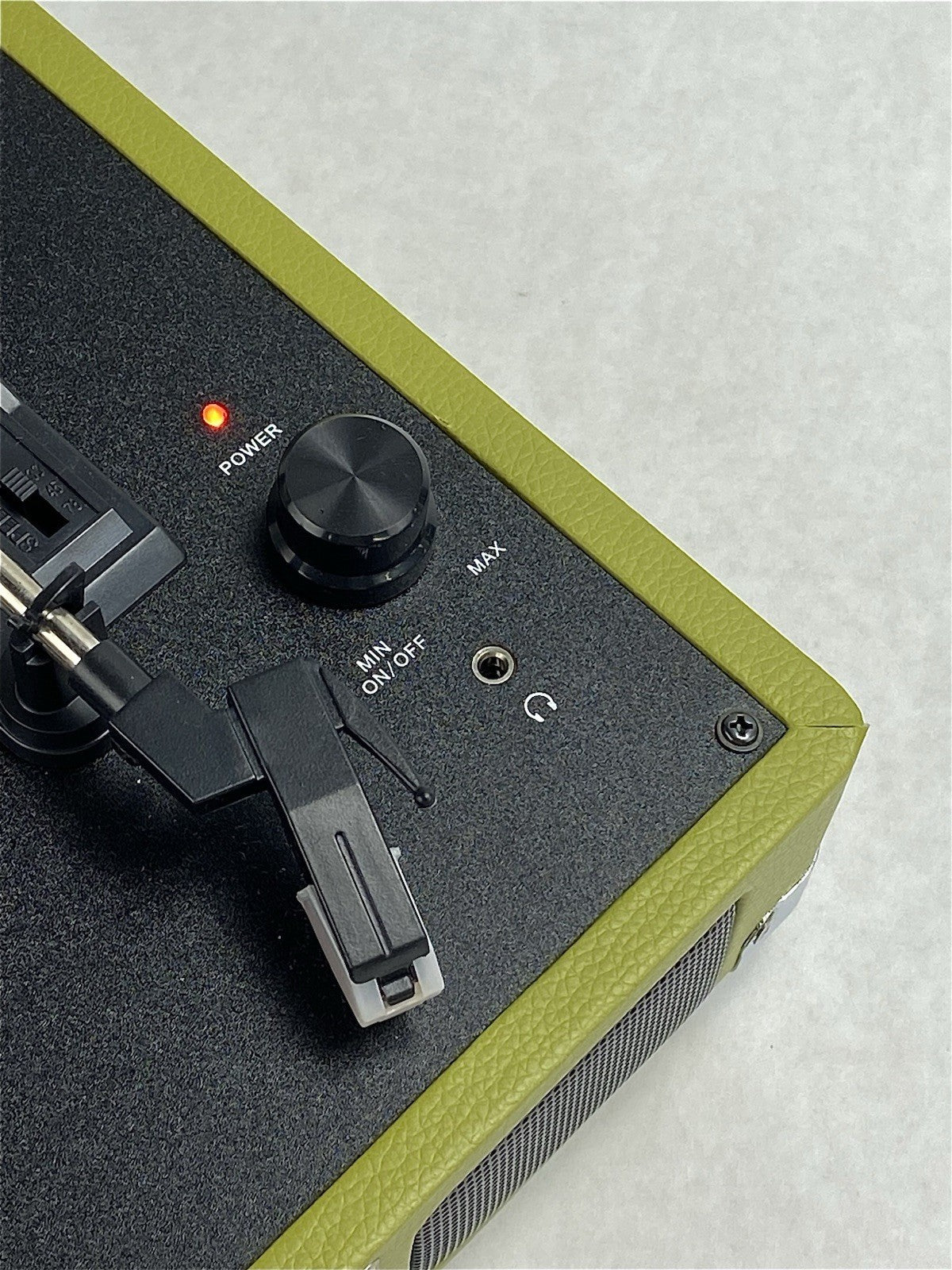 Crosley CR8005DGR Cruiser Deluxe 3-Speed Turntable7