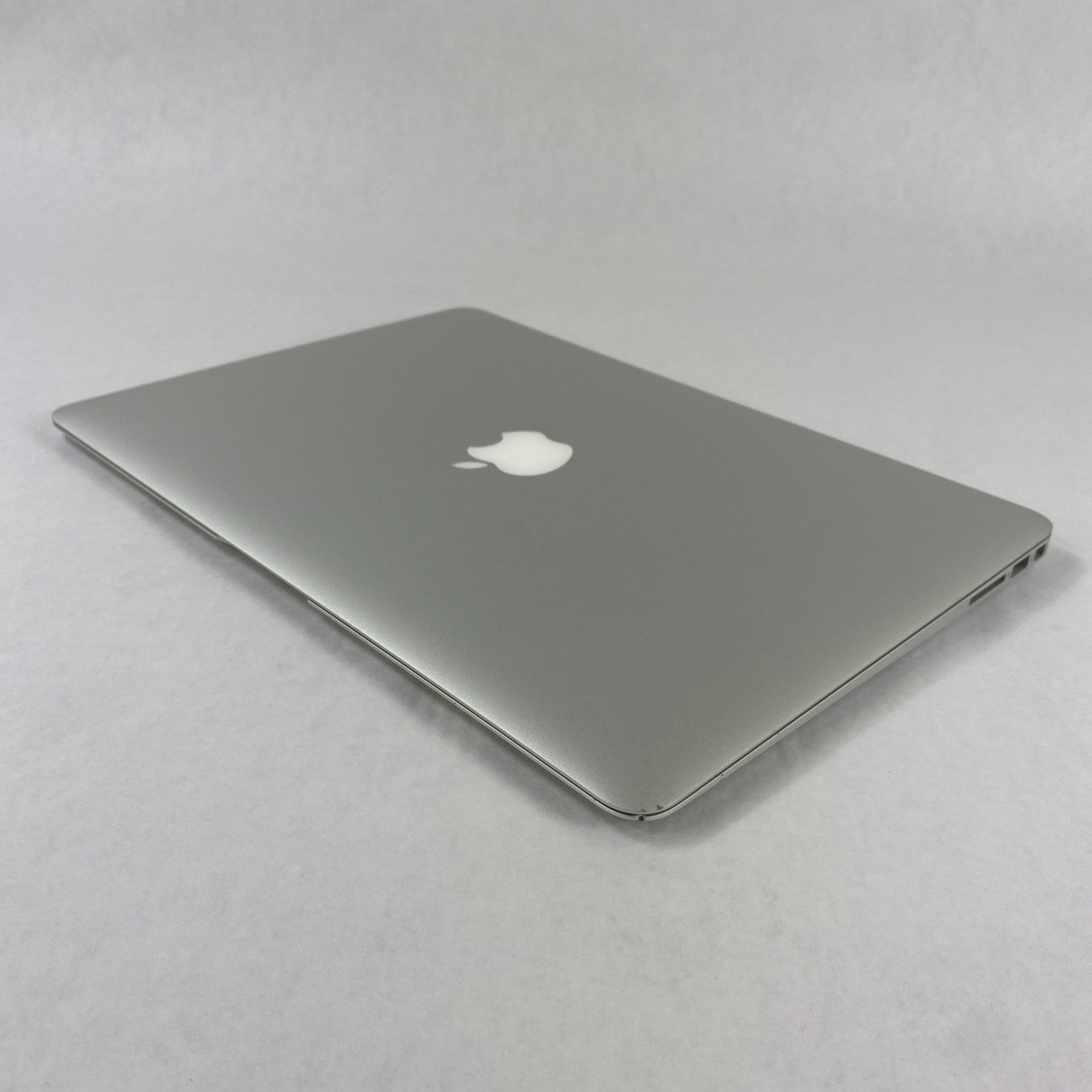 Apple MacBook Air A1466 2017 13" 1.8 GHz i5 8 GB RAM 500GB SSD os12.7.611