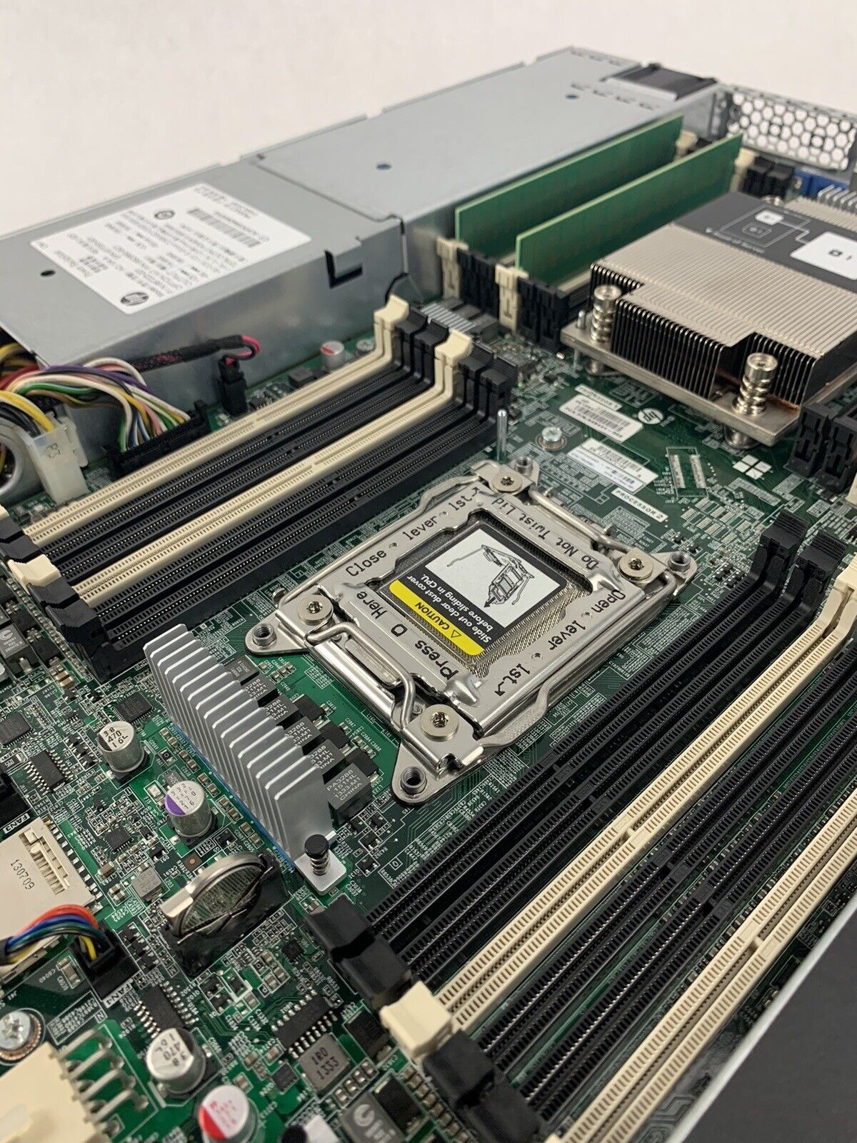 HP ProLiant DL160 Gen 8 Server Intel Xeon E5-2609 2.4 GHz 4 GB RAM No HDD No OS