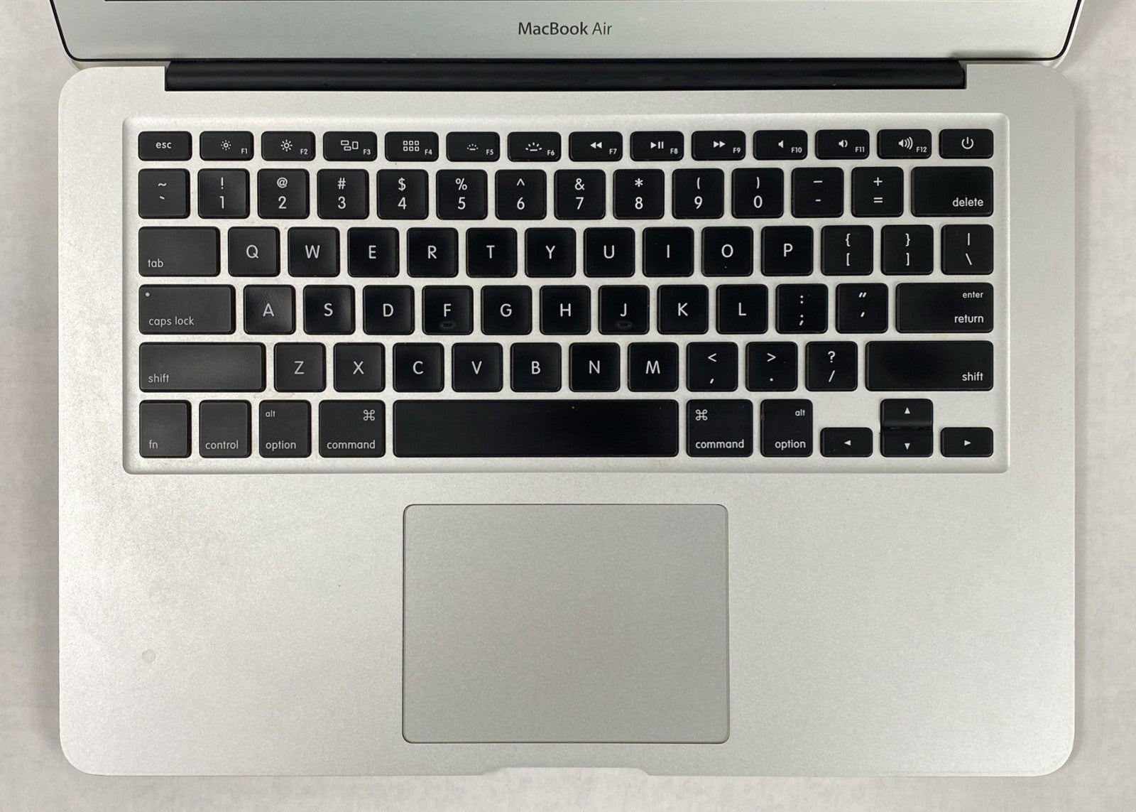 Apple MacBook Air A1466 2012 13" 1.8GHz i5 4GB RAM 250GB SSD os10.15.7 364Cycles