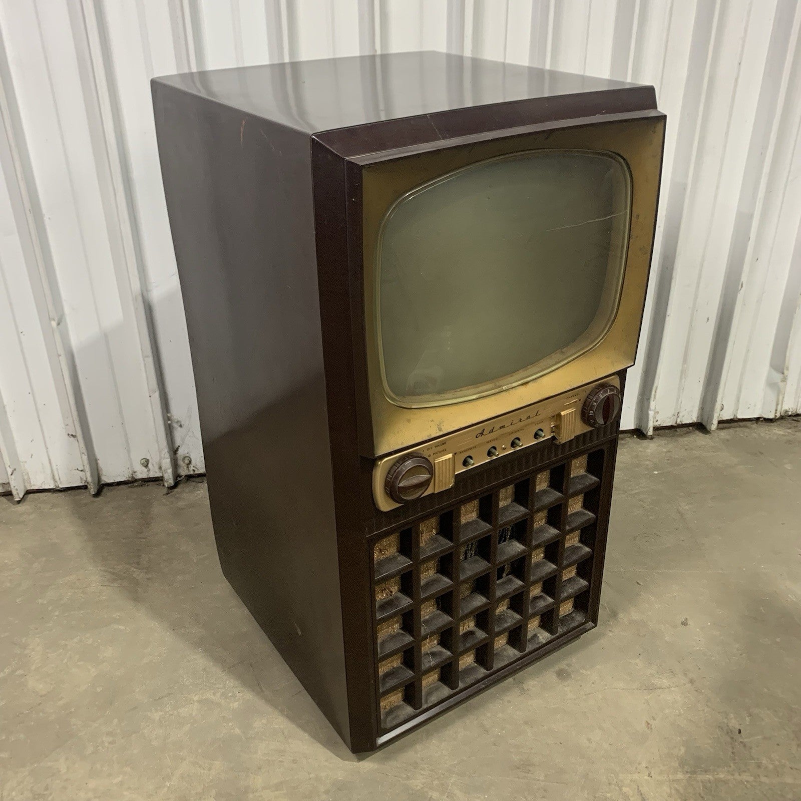 Admiral 17K12 1951 Television TV Not Operational Bakelite Shell Rusted1