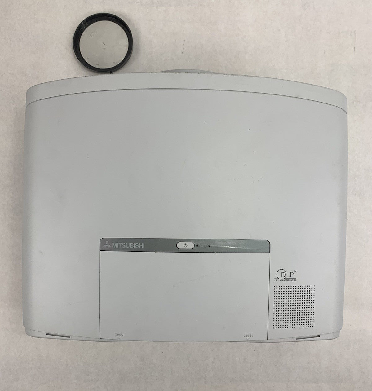 Mitsubishi XD1000U Projector - Parts or Repair