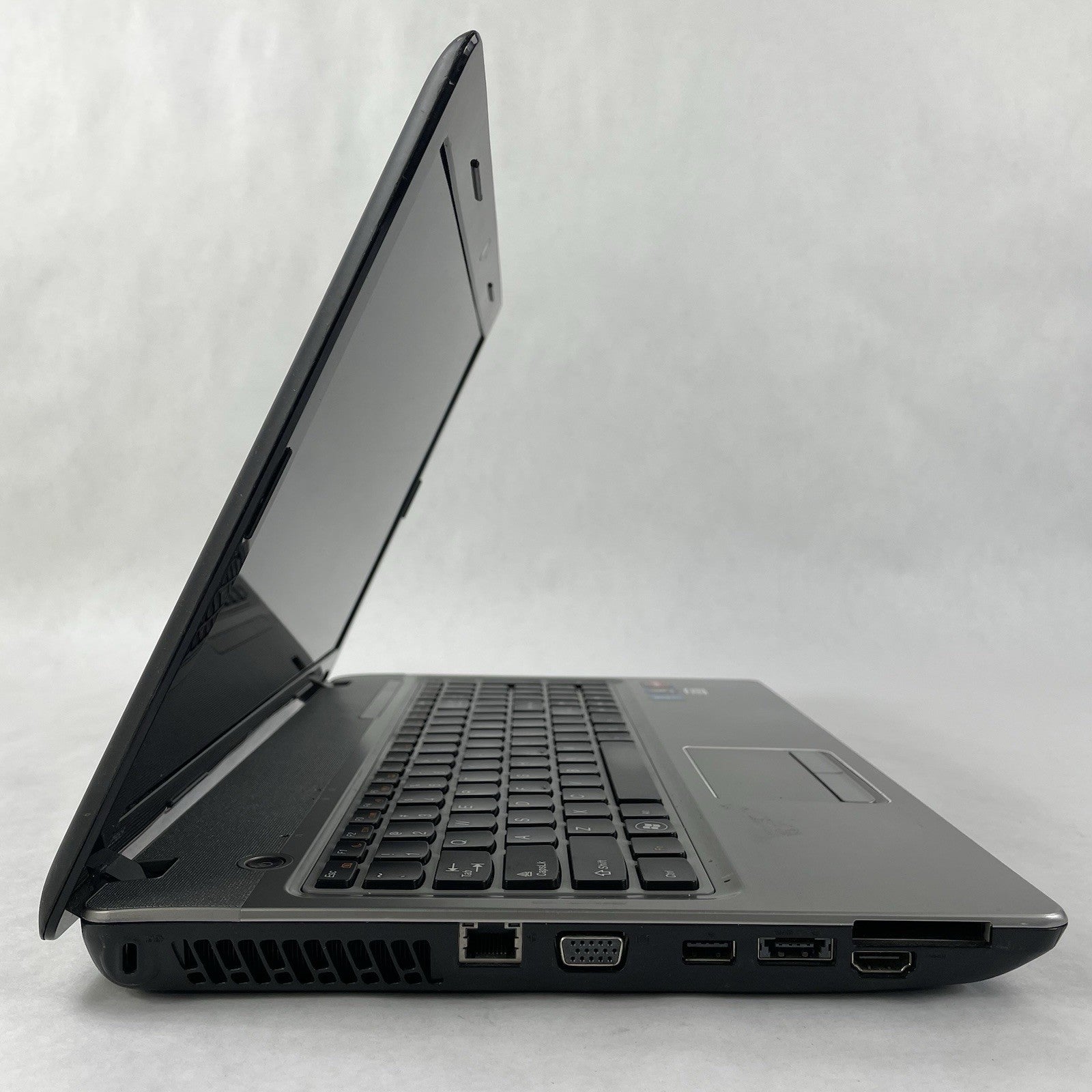 Lenovo IdeaPad Z565 15.6" AMD Phenom 2 N660 3.0GHz 4GB RAM No SSD/OS/AC/Battery4