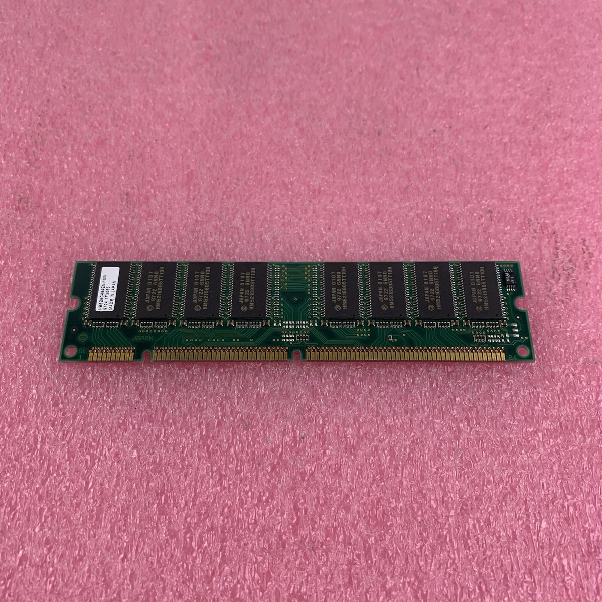 Hitachi HB526C464EN-10IN 32MB Desktop SDRAM 9724 7F30552