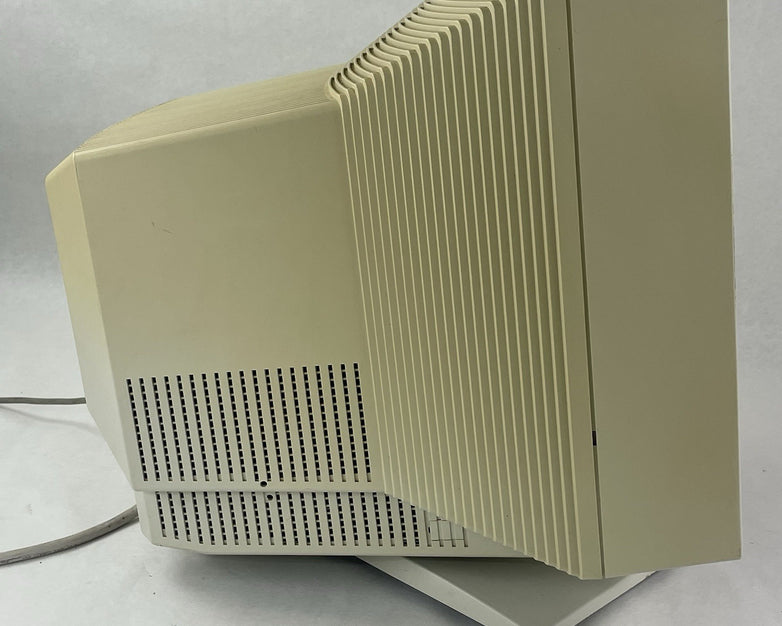 Dell UltraScan 18" P991 Flat Trinitron CRT Monitor