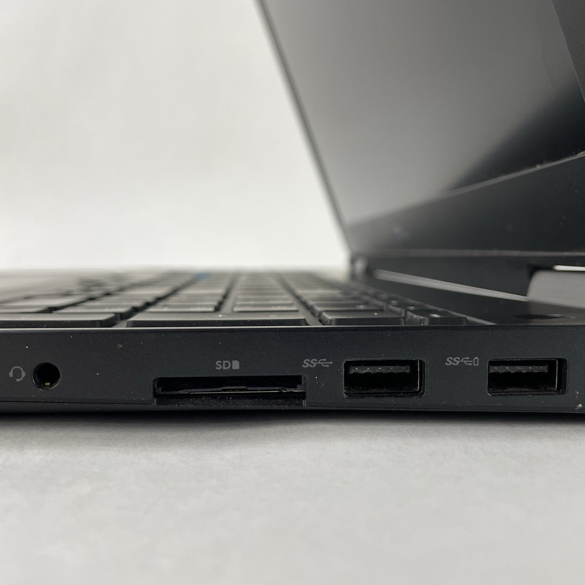 Dell Latitude E5570 15.6" i5-6300U 2.40 GHz 8 GB RAM No SSD/OS/AC - USB11