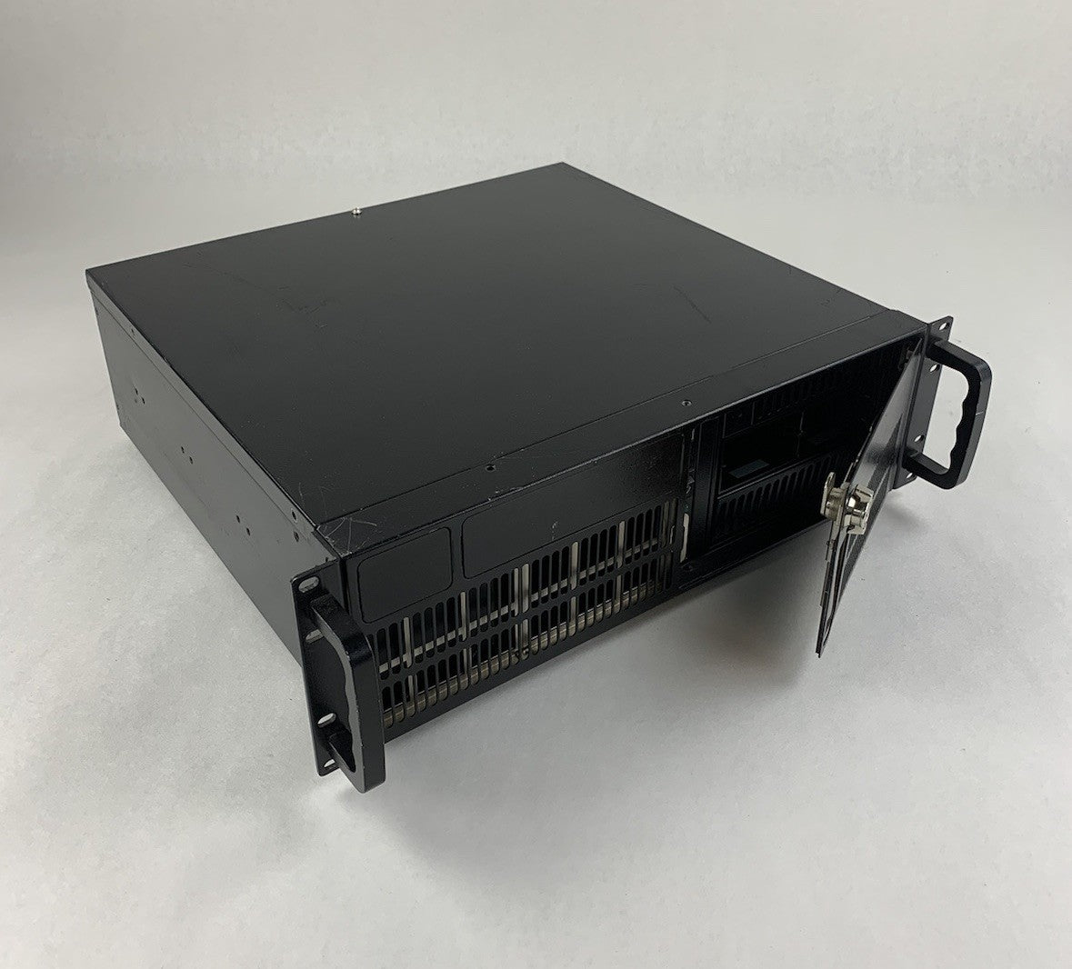 Unbranded 2U Server Chassis Rackmount Case No Power Supply No Boards No Caddies