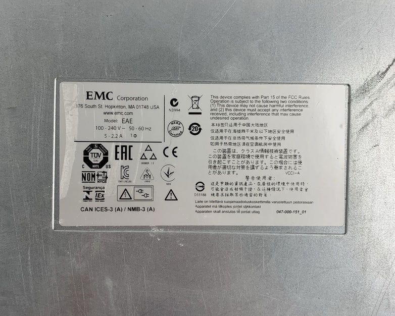 EMC EAE 100-542-104-01 12-Bay Storage Array Missing Two Caddies No Caddy Cover