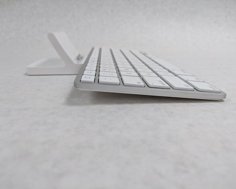 Apple iPad Keyboard Dock A1359 30-Pin 1st, 2nd Generation iPad Accessory