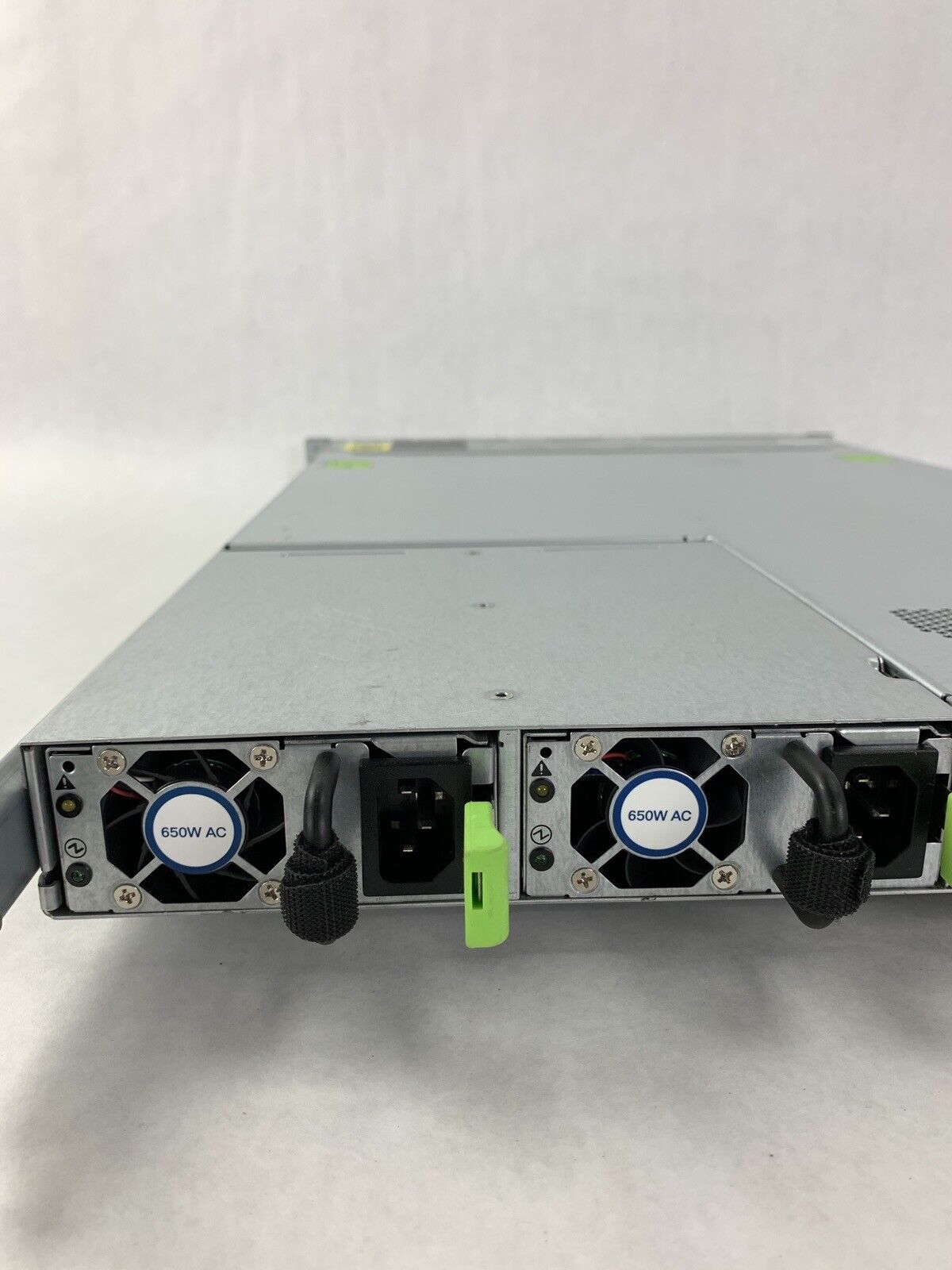 Cisco UCSC-C220-M3S V01 Xeon E5-2609 2.40 GHz  32 GB RAM No OS No HDD