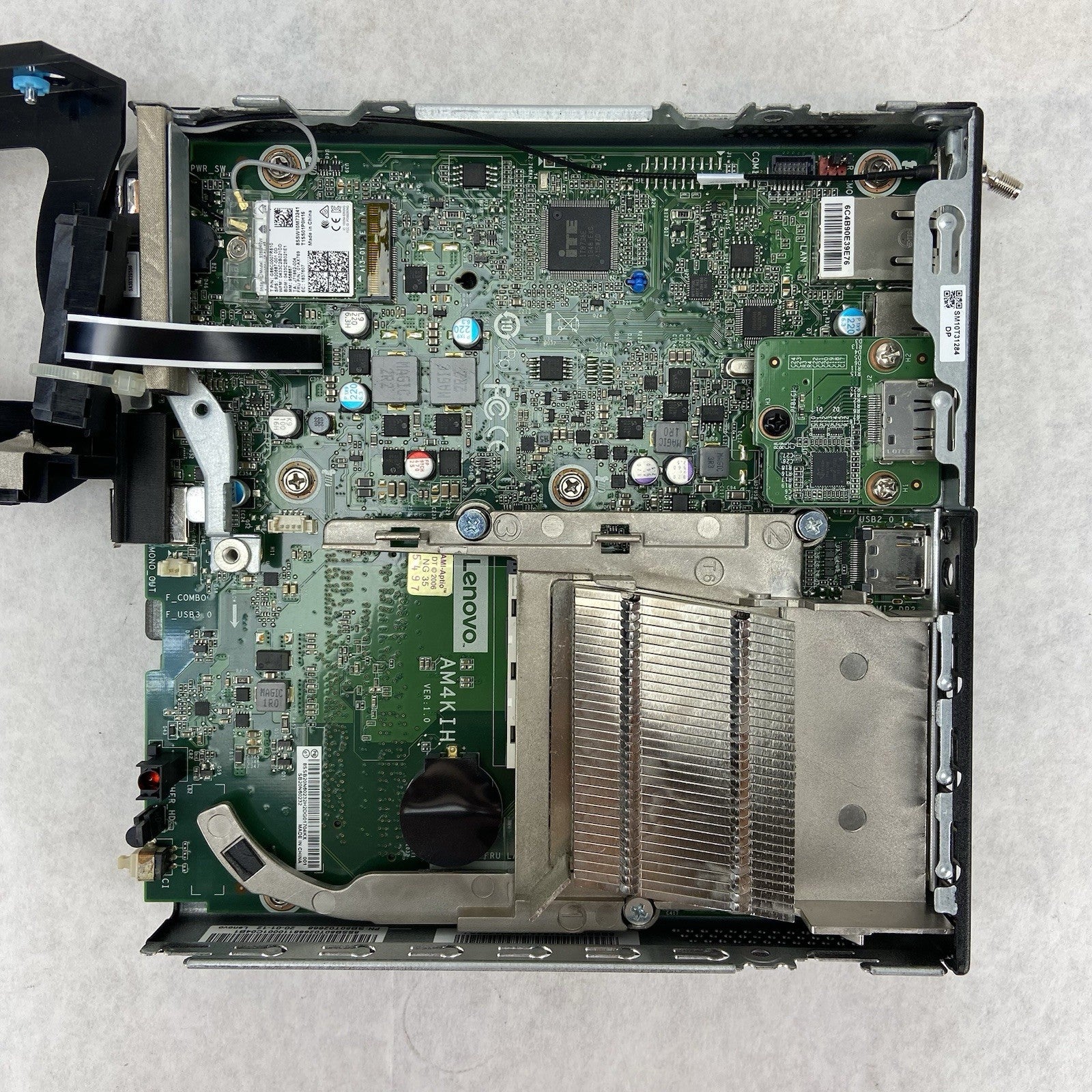 Lenovo ThinkCentre M75Q-1 Micro AMD Ryzen 5 Pro 3400 GE 3.3GHz 8GB RAM No HDDOS9