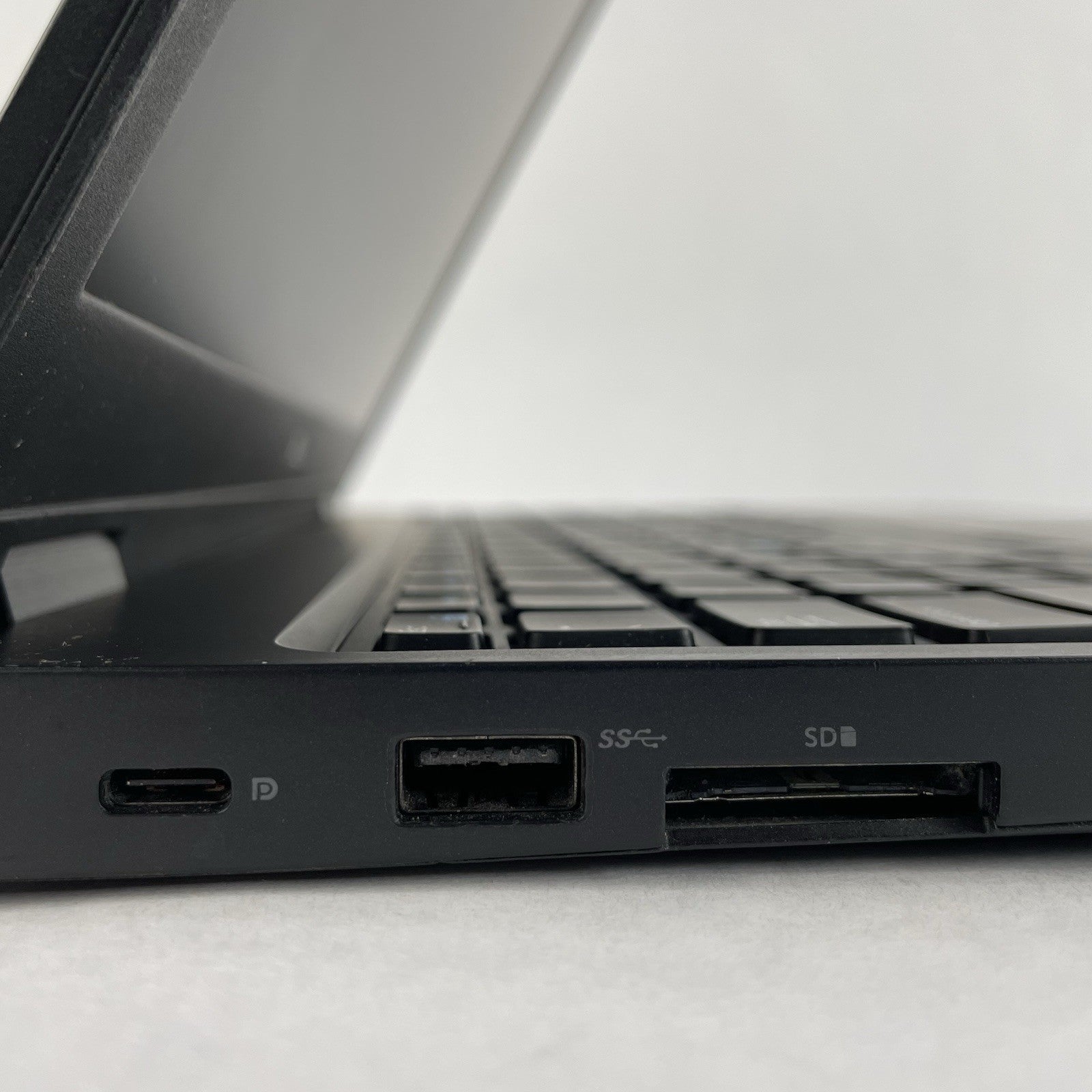 Dell Latitude 5590 15.6" i5-8250U 1.60 GHz 8 GB RAM No SSD/OS/AC/Batt- Bad Front8