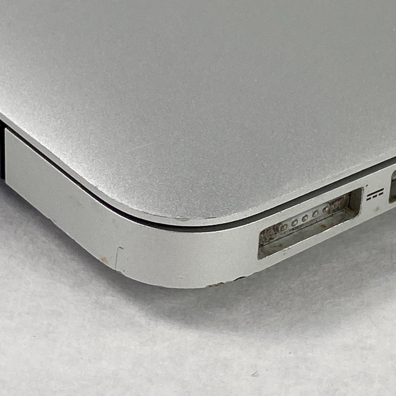 Apple MacBook Air A1465 2015 11" 1.6Ghz i5 4GB RAM 120GB SSD os12.7.6 304 Cycles