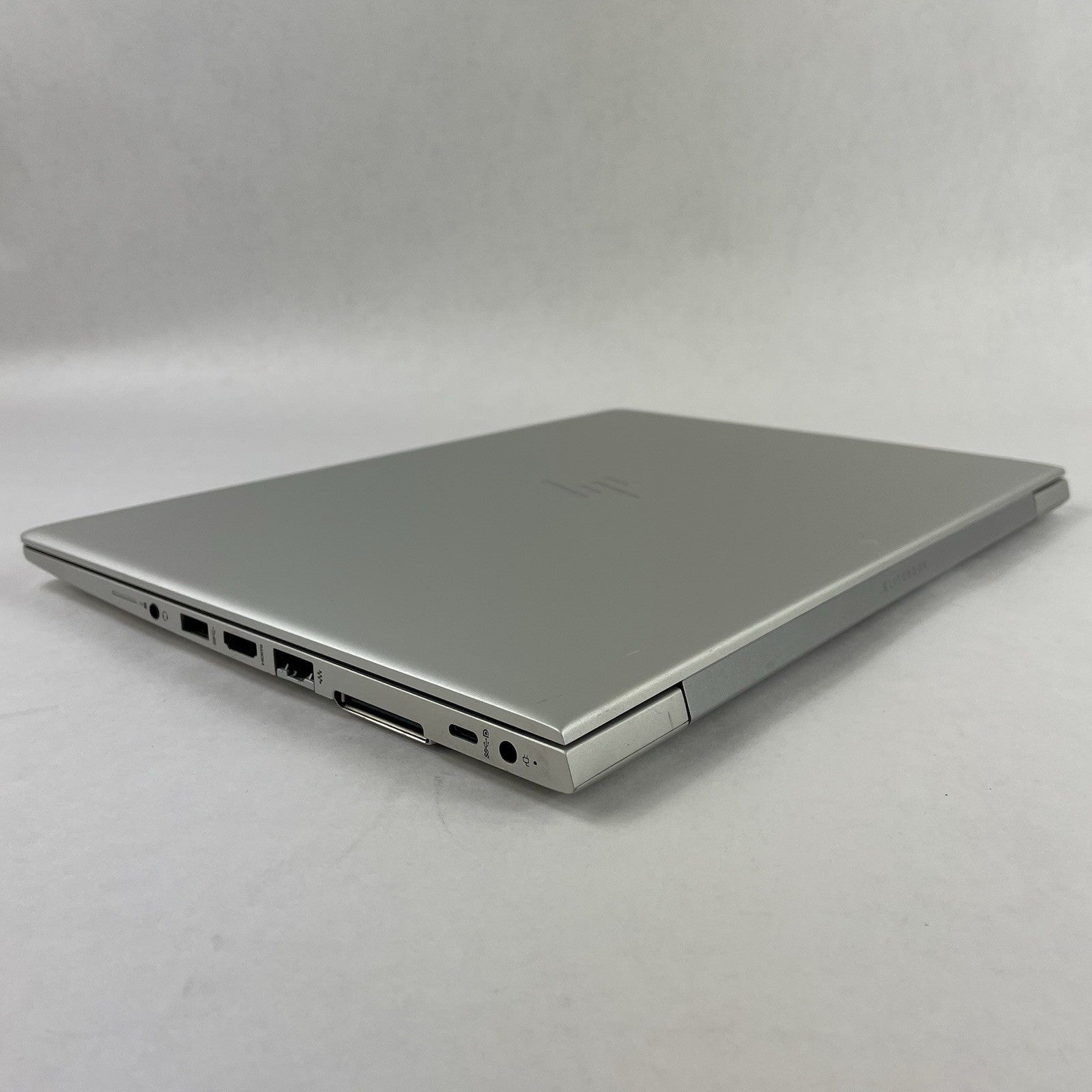 HP mt45 14" Ryzen 3 Pro 3300U 2.10 GHz 8 GB RAM No SSD/OS/AC - Tilted Key10