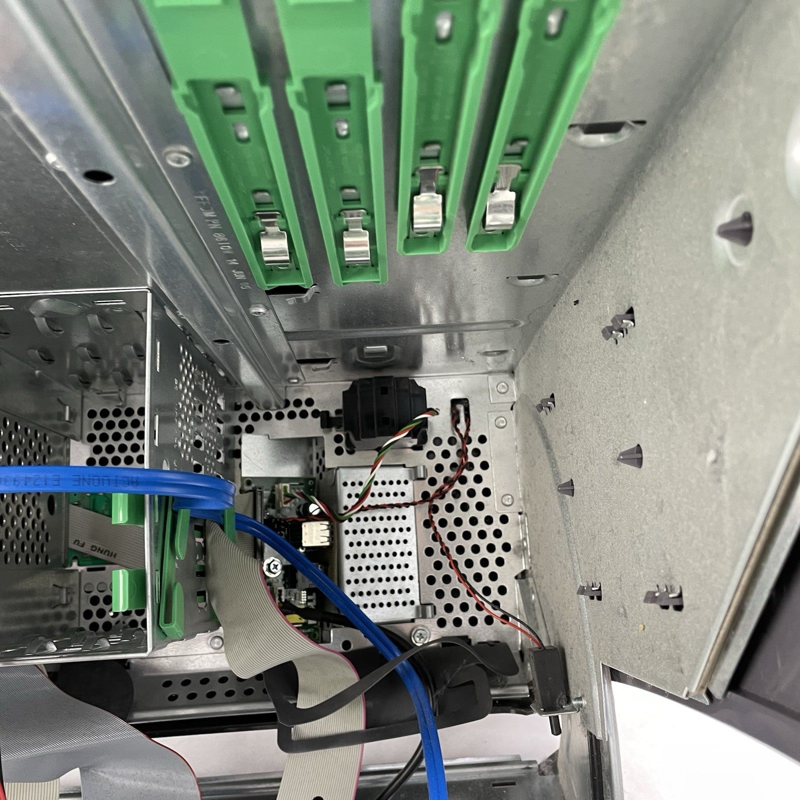 Dell Optiplex GX280 Intel Pentium 4 3.00 GHz 2 GB Ram No HDD No OS