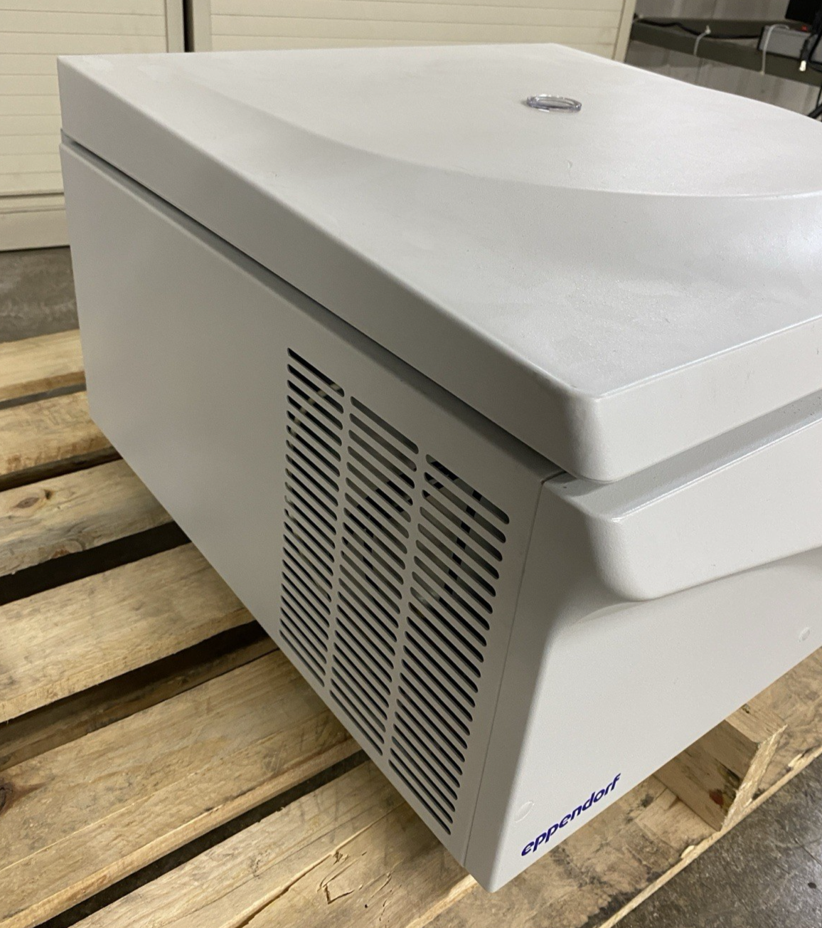 Eppendorf 5810R Refrigerated Centrifuge w/ A-4-62 Rotor