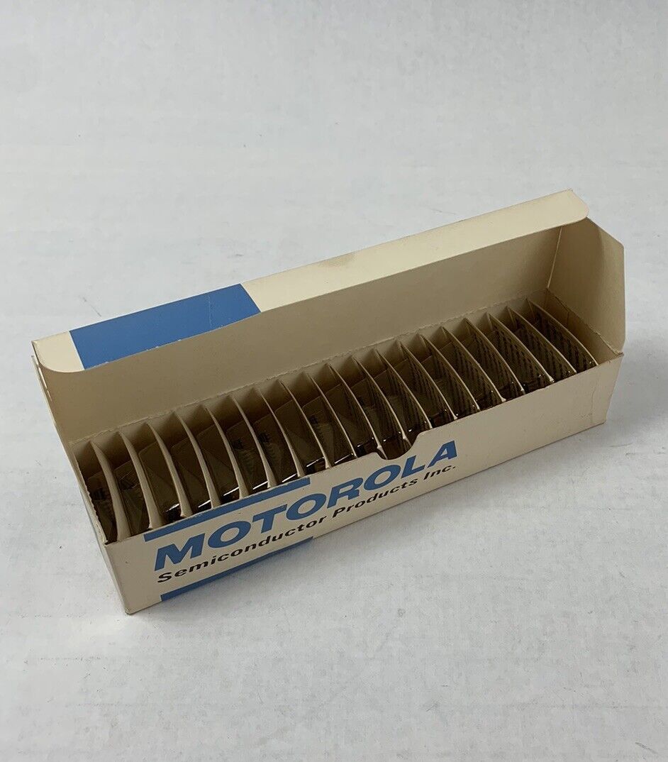 Motorola MC830P DTL Dual 4-Input NAND Gate Gold (Lot of 19)