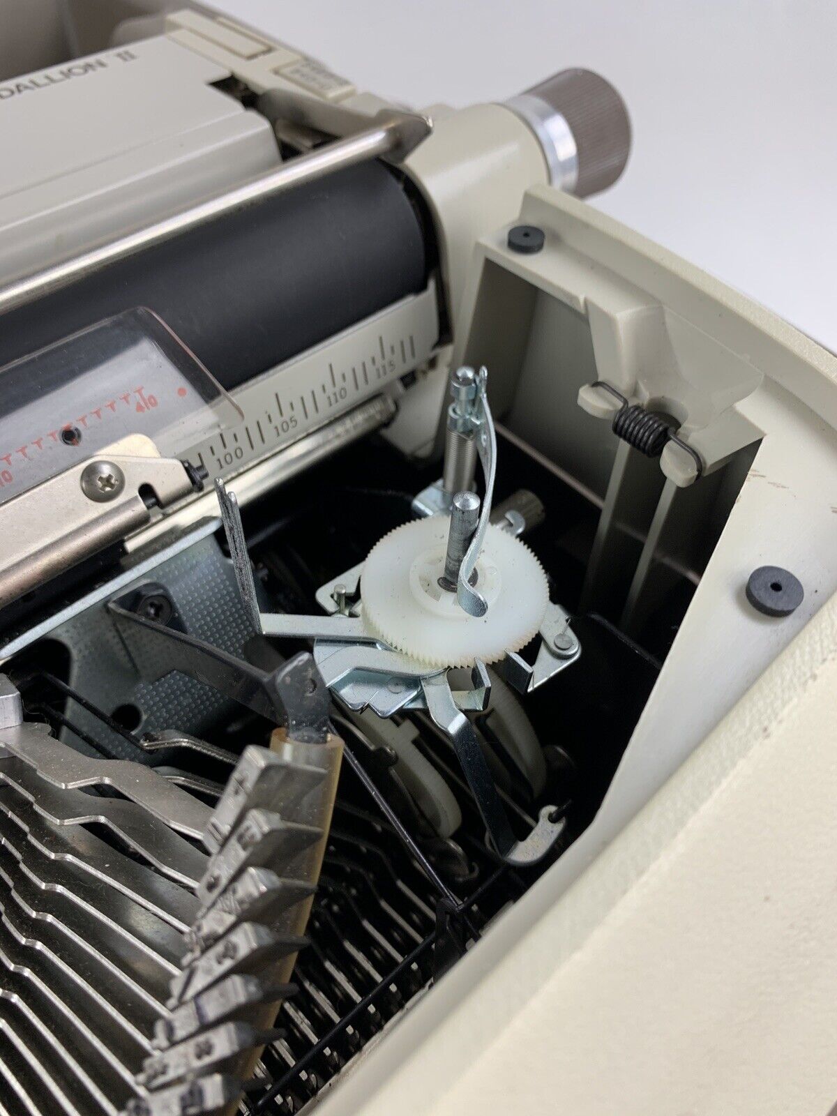 Royal Medallion II Portable Electricl Typewriter Power Tested w/ Case Vintage